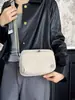 Bolso bandolera pequeño ligero para mujer, nueva moda, exquisito, versátil, horizontal, de un solo hombro, pequeño, para viajes, desplazamientos, color sólido