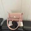 Bolso de Mano Ligero de Lujo Tipo Sobre Nuevo Otoño 2026 para Mujer, Color Sólido Simple, Hebilla Metálica, Moda Casual, Bolso de Banquete con Temperamento