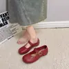 Zapatos bajos de cuero sintético de punta dividida para mujer, nuevo estilo vintage de otoño 2026, cómodos para los pies, versátiles con faldas, zapatos Mary Jane