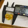 Aceite de Pollo de Segunda Generación Cera de Abejas Corazón de Melocotón de Colores Accesorios con Agujero Pasante Accesorios para Pulseras DIY
