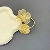 Pulsera de diseño de moda transfronteriza de Amazon con diseño floral y puño abierto para mujer, con un estilo urbano único y líneas caladas