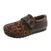 Zapatos de algodón para mujer, invierno, nuevos, retro, simples, de cobertura total, zapatillas de entrenamiento alemanas, con felpa gruesa, cálidos, versátiles, sin cordones, zapatos peludos