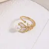 Anillo de Plumas de Madreperla con Microcirconita Color Oro Real Plateado en Cobre Conservación del Color Anillo Abierto Natural de Agua Dulce Venta al por Mayor