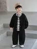 Conjunto de Primavera y Otoño para Niños Estilo Coreano Conjunto Casual Elegante de Tres Piezas para Niños Pequeños con un Look Genial y Moderno