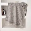 Bufanda Jacquard de Doble Cara Estilo Cruzado Simple para Mujer Otoño Invierno Engrosada para Viajar Estilo Old Money de Alta Gama Chal Grande En Stock