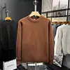 Suéter simples e limpo na cor damasco para homens, malha versátil de marca moderna, nova camisa base masculina de inverno 2026