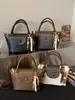 Bolsa de Mão Pequena Exquisita e Moderna Transfronteiriça para Mulheres Novo Modelo 2025 com um Toque Vintage de Alto Padrão, Bolsa Transversal Popular, Bolsa Mais Vendida, Pequena Bolsa Tote