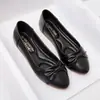 Moda Femenina Primavera/Verano 2026 Mocasines Suaves de Cuero Suave Zapatos Versátiles para Comercio Exterior