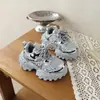 Sapatos Daddy para Meninos Sapatos Infantis Novidades Primavera e Outono 2026 Sapatos Brancos para Meninas Sapatos Esportivos Antiderrapantes para Crianças de Meia-Idade e Mais Velhas Mocassins