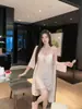 Pijama Novo Estilo Primavera e Verão para Mulheres, Pijama de Seda Gelada, Conjunto de Camisola Sexy, Camisola Listrada com Bojos, Conjunto de Duas Peças
