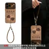 La funda de trébol de cuatro hojas Yue Yue Shun es adecuada para el estuche del teléfono Apple 17pm, iPhone 15 de silicona, 16 con cordón, 14 con ventana de visualización grande