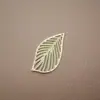 Venta al por mayor del fabricante Tocados de novia de estilo antiguo Pendientes Colgante de hoja hueca nuevos Accesorios de joyería 23*43 mm