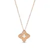 Moderna y de Alta Gama Collar de Cuatro Hojas Hueco Totalmente Incrustado de Diamantes para Mujer, Cadena de Cobre Versátil de Lujo Ligero, No se Desvanece, Nicho, Venta al por Mayor