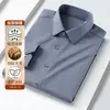 Camisa Masculina Espessa e Quente de Luxo Leve, Nova Camisa Masculina Casual de Negócios Outono e Inverno Lã de Ovelha, Cor Cáqui, Resistente a Amassados