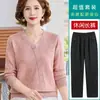 Moda y estilo en prendas de punto de otoño para madres, nuevos modelos de tops 2026 para mujeres de mediana edad, camisas base de jacquard para mujeres de mediana edad y mayores