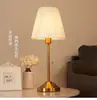 Lámpara de mesa de estilo minimalista, lujo ligero italiano, ambiente de alta gama, lámpara de mesita de noche para dormitorio, iluminación vintage para estudio, arte en hierro
