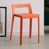 Silla moderna minimalista con respaldo, disponible en múltiples colores, taburete alto con diseño hueco, popular en restaurantes y cafeterías como silla de espera