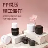 Novos potes de creme de PP para atacado, materiais de embalagem cosmética e para cuidados com a pele de múltiplas especificações, frascos de creme angulados de camada dupla em preto e branco