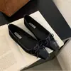 Sapatos Mary Jane Pretos Baixos de Bico Quadrado Patchwork com Laço, Versão Coreana, Estilo Novo Outono 2025 para Mulheres
