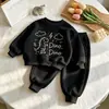 Conjunto Esportivo de Duas Peças para Meninos Primavera e Outono Estilo Coreano Lindo Dinossauro Moletom de Gola Redonda Calça de Moletom Conjunto de Duas Peças para Crianças ao Ar Livre