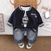 Conjunto de Primavera e Outono para Meninos Novo Estiloso Roupa de Outono para Bebês Jaqueta de Baseball Infantil Conjunto de Três Peças Roupas Bonitas Tendência Atacado