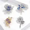 Broche Floral de Lujo Ligero con Diamantes Completos para Mujer Pin de Solapa para Traje de Gama Alta Accesorio para Vestido de Noche Temperamento Elegante Nuevo Transfronterizo