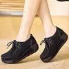 Suministro transfronterizo para Amazon: Zapatos de mujer de cuero genuino, suela blanda, con cordones, suela gruesa, diseñados para mujeres de mediana edad y mayores, venta al por mayor y exportación para comercio internacional