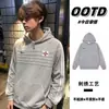 Sudadera con capucha estilo high street americano con letras en relieve y tres rayas en contraste, unisex, top de moda tendencia otoño/invierno