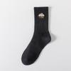 Calcetines para hombre, otoño e invierno, nuevos calcetines blancos y negros, modernos, absorbentes del sudor, deportivos, bordados, hasta media pantorrilla, calcetines de algodón para mujer.