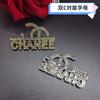 Nuevo broche de letra pequeño y fragante, moda simple, completo de diamantes, Joker, accesorios de hardware para ropa y sombreros, pasador doble C, venta al por mayor