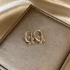 Aretes de Flor con Circonia Electrochapados en Oro Real de 14K, Pequeños y Exquisitos, Aretes de Moda con un Toque de Lujo Ligero y de Alta Gama, Aretes Versátiles para Mujeres