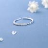 Anillo de diamantes personalizado con fila brillante para mujer, en plata de ley 925, diseño de nicho, con ondas torcidas, simple, ligero y de lujo, abierto.