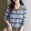 Blusa de Tricô com Gola Polo Listrada em Contraste, Fio Cardado, Manga Longa, Estilo College, Moda Versátil Coreana