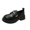 Zapatos de cuero para mujer estilo británico para ir al trabajo, modelo nuevo 2026, versátiles con faldas, mocasines negros de suela blanda con cierre de velcro