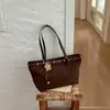 Bolsa de Tote de Estilo Retro Más Vendida Transfronteriza para Mujer 2026 Nueva Gran Capacidad Decoración de Remaches y Borlas Bolso de Hombro