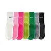 Calcetines antideslizantes de yoga para mujer, calcetines deportivos de media pantorrilla con letras, absorbentes de sudor y transpirables, calcetines de fitness Pilates, silicona de color sólido