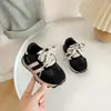 Sapatos de Bebê Estilo Coreano Solado Macio Lançamento Primavera 2025 Novo Estilo Sapatos para Primeira Caminhada de Menina Sapatos Agam para Crianças Pequenas Tênis para Meninos