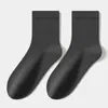 Calcetines clásicos de otoño e invierno para hombre, color liso, planos, de media pantorrilla, calcetines de alto contenido de algodón, calcetines de media pantorrilla para hombre, Industria de Calcetines Zhuji