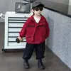 Jaqueta de Outono para Meninos 2026 Novo Estilo Coreano Roupas Legais para Meninos Pequenos Corta-vento com Capuz Roupa de Trabalho Infantil para Primavera e Outono