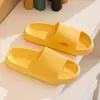 Sandalias para Niños Modelo Nuevo Qidashun, Pantuflas Gruesas de Verano para Niños para Uso en Casa, Tallas de Zapatos para Niños 24-35 Venta al por Mayor