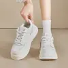 Zapatillas blancas de suela gruesa ZHR para mujer, nuevo modelo otoño 2026, versátiles para el uso diario, a la moda y casuales, adecuadas para combinar con faldas