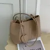 Bolsa de grande capacidade para deslocamento casual transfronteiriço para mulheres, novo modelo 2026, simples, fresca, personalizada, moderna, de ombro único, de axila, sacola