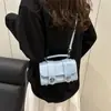 Bolsas Populares deste Ano para Mulheres Verão 2025 Nova Bolsa Satchel de Alta Qualidade Bolsa Quadrada Pequena Bolsa de Ombro Versátil Tendência Estilo Coreano