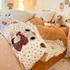 Juego de cuatro piezas de terciopelo de leche de invierno, funda de edredón de franela de coral engrosada y cálida, sábana, juego de tres piezas para dormitorio, ropa de cama para estudiantes