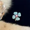 Broche M de Lujo Ligero con Pedrería Completa para Mujer 2026 Nuevo Estilo con Abrigo Exquisito Moda Nicho Toque de Alta Gama Pines Decoración Accesorios