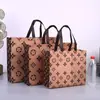Sacolas de TNT laminado à prova d'água personalizadas para publicidade corporativa, sacolas de mão promocionais ecológicas com impressão de logotipo