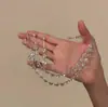 Colar Dupla Camada Super Brilhante Full Diamond Estilo Europeu e Americano com Design Único, Luxo Leve Exquisito, Sensação de Alto Padrão, Corrente de Clavícula em Camadas