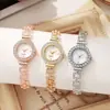 Pulseira Ajustável com Pedras de Diamante Estilo Luxo Leve Relógio de Quartzo Feminino. Fornecimento Direto da Fábrica, Disponível para Transmissão ao Vivo, Pode Ser Impresso com Logo