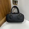 Bolsa de boliche portátil de nicho para mulheres outono e inverno 2023 nova bolsa quadrada pequena retrô da moda bolsa de ombro para todos os jogos