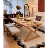 Mesa de comedor estilo mediados de siglo, madera maciza, diseñada para eliminar la necesidad de una sala de estar separada, una mesa larga grande e integrada que también puede servir como escritorio o banco de trabajo, un nuevo modelo para uso doméstico